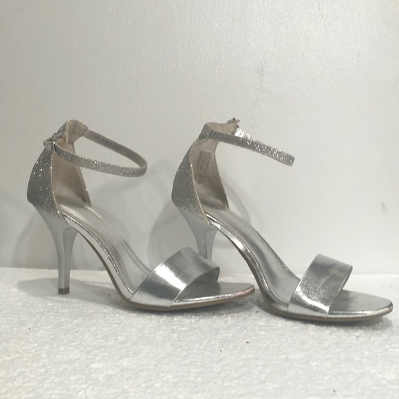 Fioni silver sandals. Size 8 1/2 - Picture 6 of 15